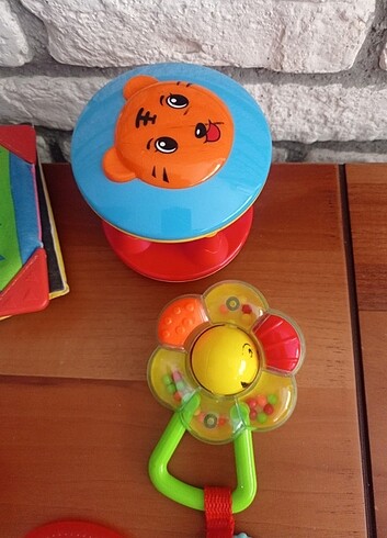  Beden Renk Hışırtılı kitap ve çıngıraklı oyuncaklar 