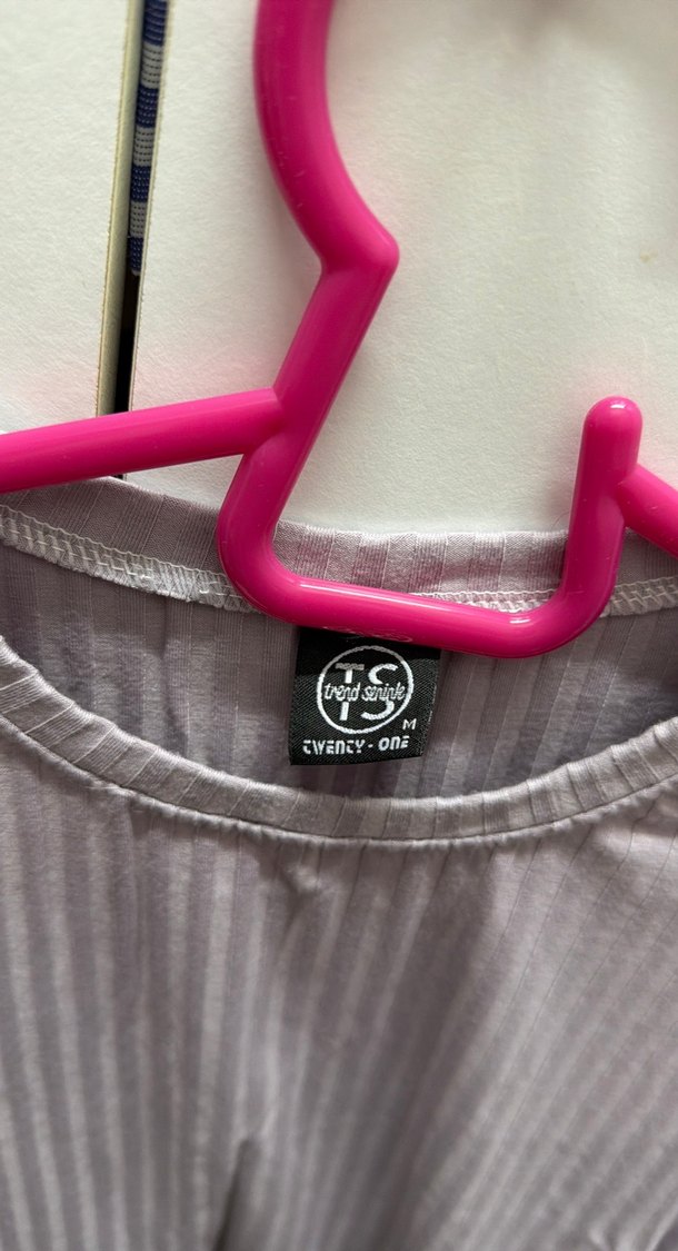 Gri Piliseli Kısa Kollu Crop Top - Görsel 4