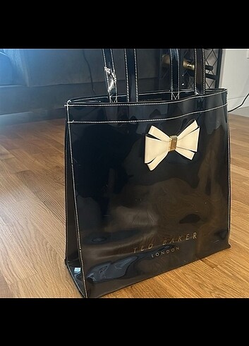  Beden büyük orijinal Ted Baker çanta