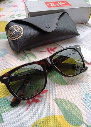 Ray-Ban wayfarer