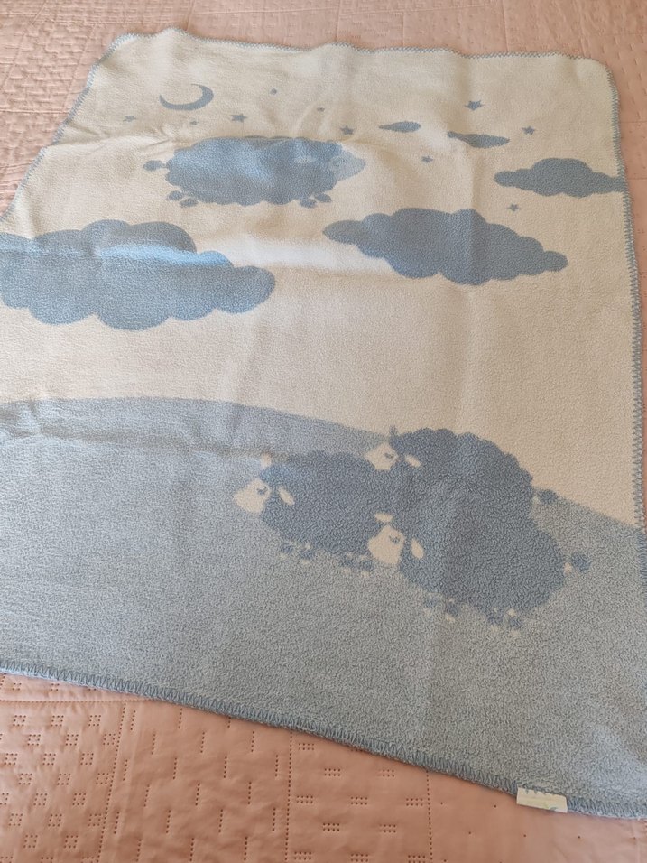 Mavi Pamuklu Çocuk Battaniyesi Bulut Desenli - Görsel 3