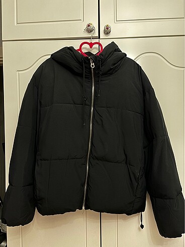 l Beden BERSHKA SİYAH SİSME MONT
