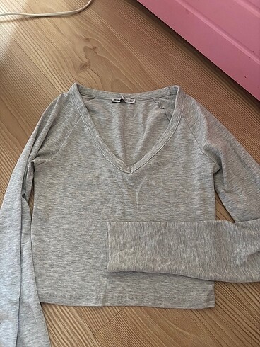 BERSHKA UZUN KOLLU CROP TOP