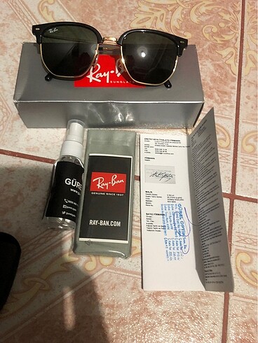 Ray Ban