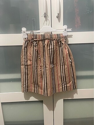 Burberry marka hiç giyilmemiş etek beli lastikli 12-13 yaş