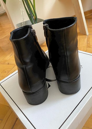 Siyah Deri Topuklu Parisian Kadın Bot - Görsel 5