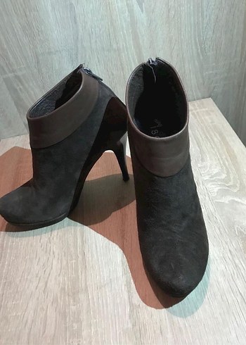 Kahverengi Süet Tokalı Stiletto Topuklu Botlar - Görsel 7