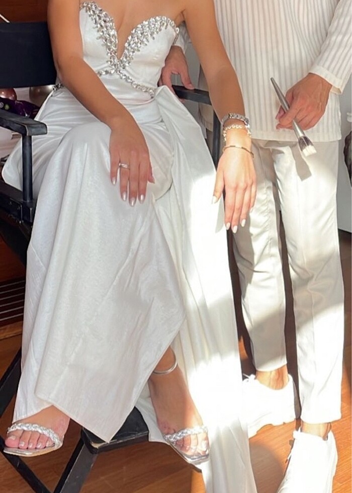 Cengiz aktürk beyaz abiye - Görsel 4