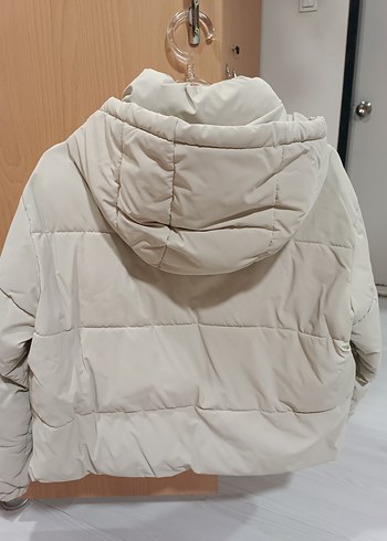 xs Beden beyaz Renk Stradivarius Bej Kısa Kadın Kışlık Mont