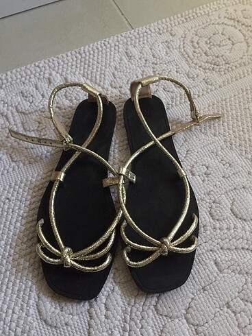 H&M H&M yaldızlı metalik sandalet