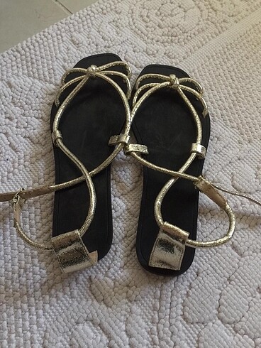 39 Beden çeşitli Renk H&M yaldızlı metalik sandalet