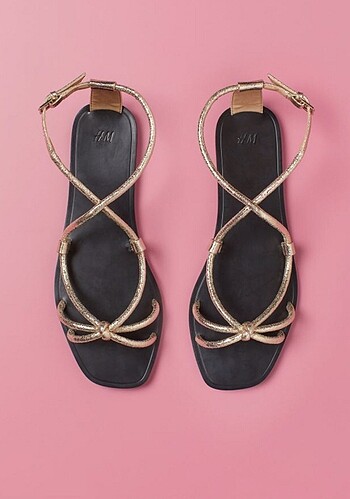 H&M yaldızlı metalik sandalet