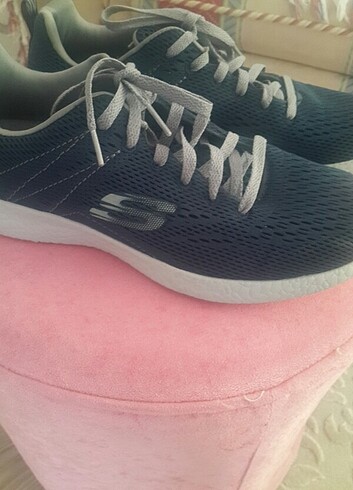 Unisex bir model Skechers spor ayakkabi 