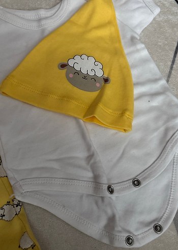 Sarı Desenli Yenidoğan Erkek Bebek Takımı - Görsel 3