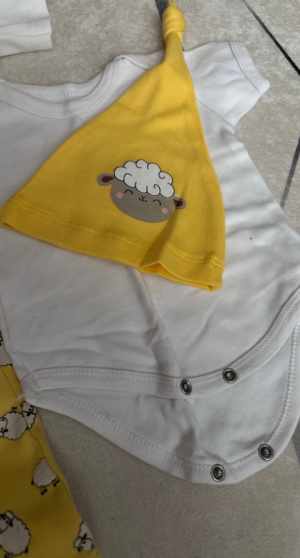 Sarı Desenli Yenidoğan Erkek Bebek Takımı - Görsel 3