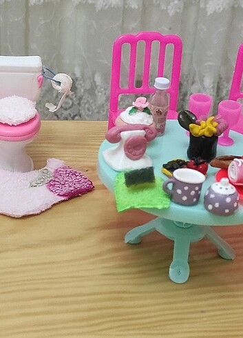 Barbie'nin mutfak ve banyo takımı 