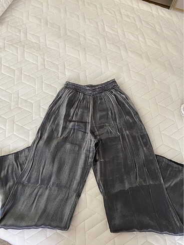 Zara zara folyo görünümlü pantolon