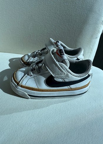 22 Beden Beyaz Nike Çocuk Spor Ayakkabı