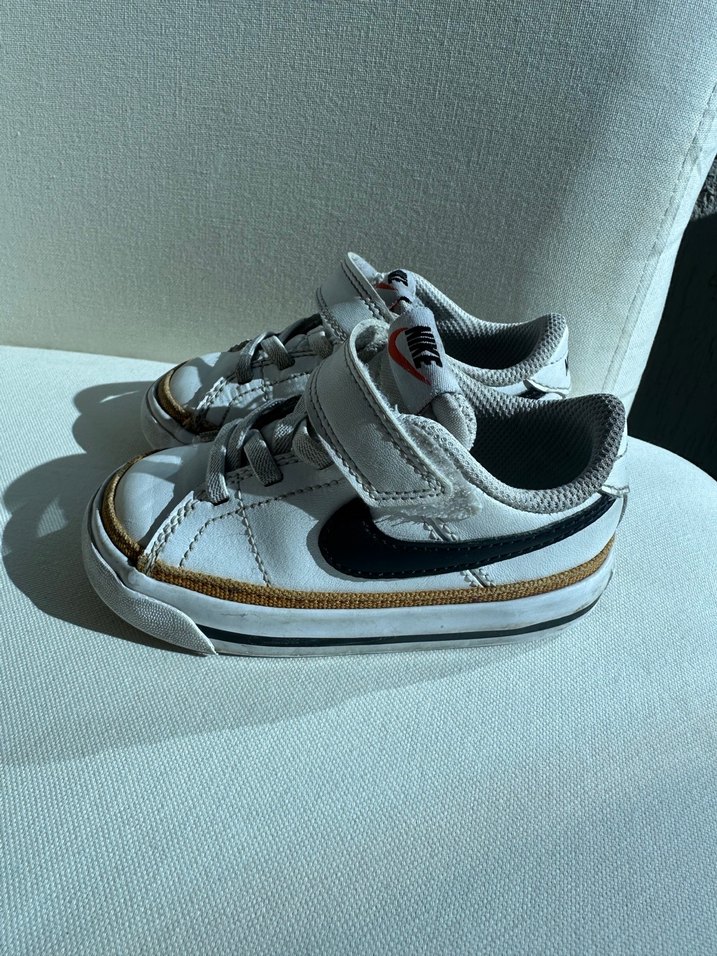 Beyaz Nike Çocuk Spor Ayakkabı - Görsel 2