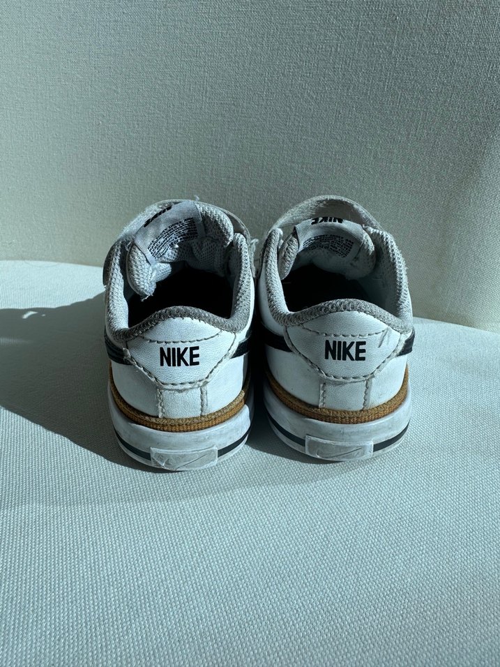 Beyaz Nike Çocuk Spor Ayakkabı - Görsel 3