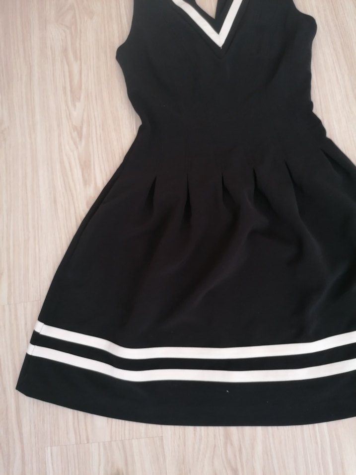 Siyah Beyaz V Yaka Mini Elbise - Görsel 3