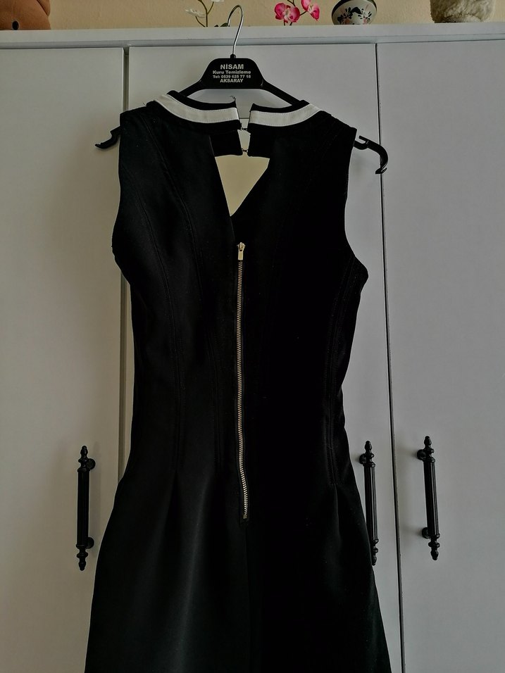 V Yaka Siyah Mini Elbise - Görsel 5
