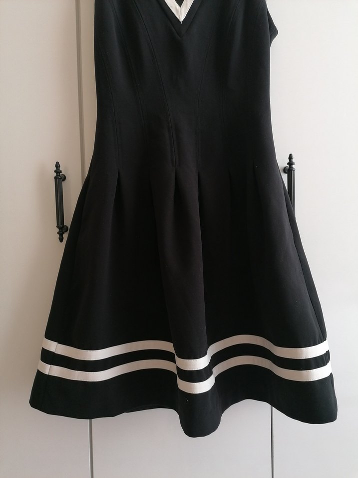 V Yaka Siyah Mini Elbise - Görsel 2