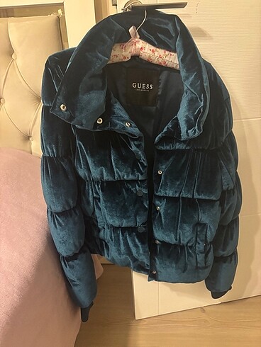 GUESS MONT