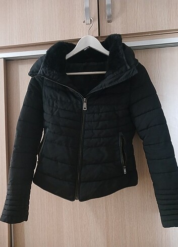 ZARA MONT