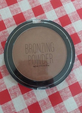 HM marka bronzer