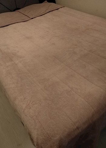 Koyu pembe Kadife Yatak Örtüsü - Görsel 2