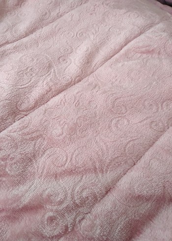 Koyu pembe Kadife Yatak Örtüsü - Görsel 8