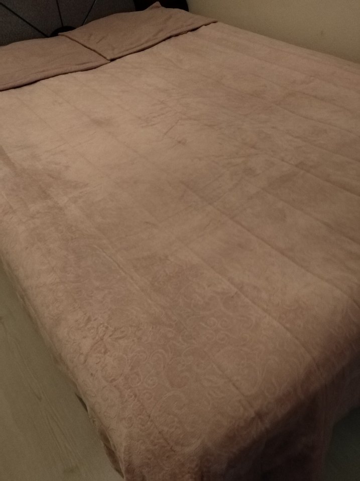 Koyu pembe Kadife Yatak Örtüsü - Görsel 2