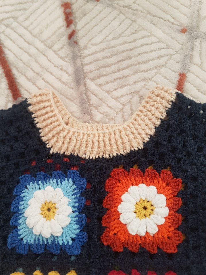 Çiçek Nakışlı Kız Örgü süveter - Görsel 4