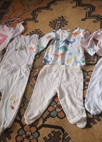 İkiz Bebek kıyafetleri daha cok var bunlar bi kacı
