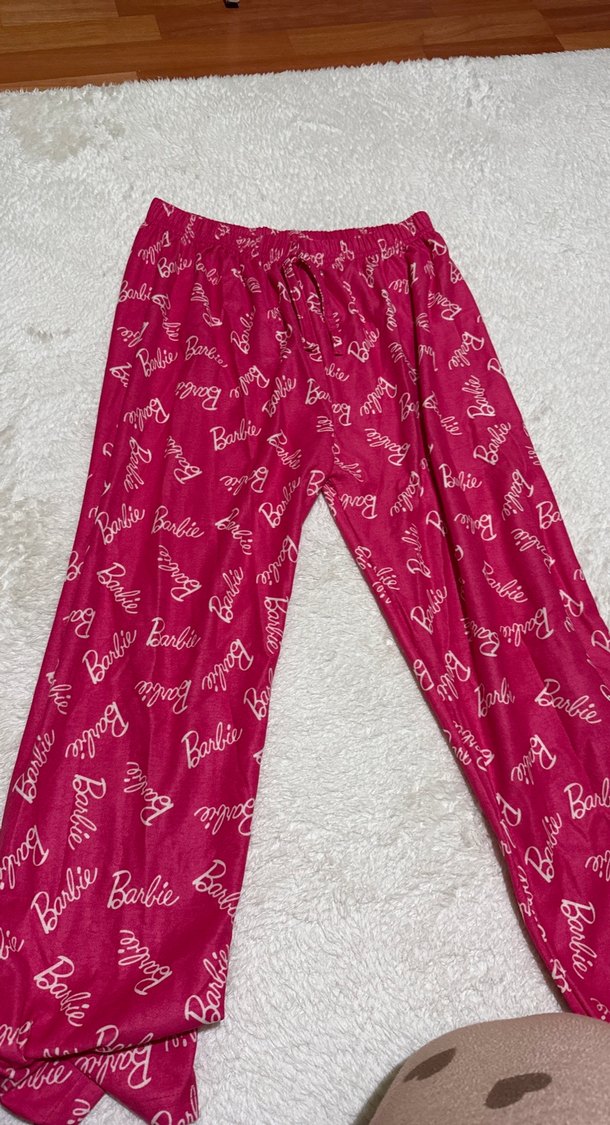 Pembe Renkli Barbie Baskılı Süet Pijama - Görsel 2