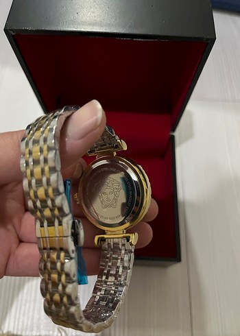 Versace Altın Renkli Kadın Kol Saati - Görsel 4