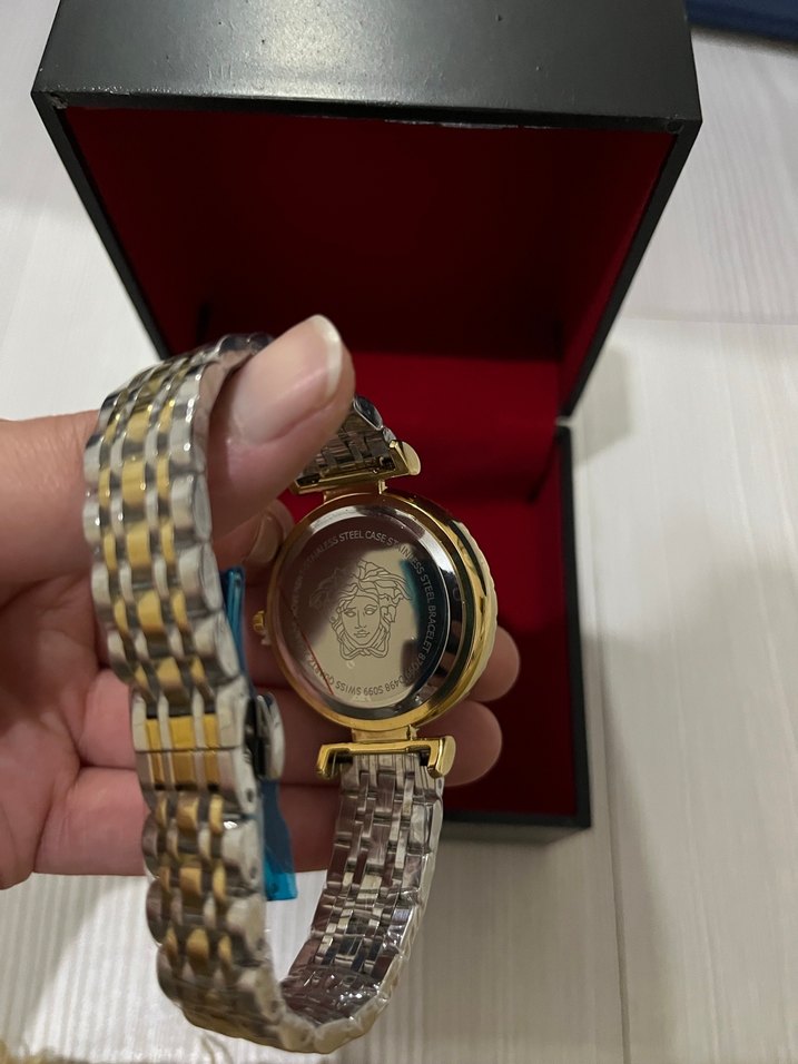 Versace Altın Renkli Kadın Kol Saati - Görsel 4