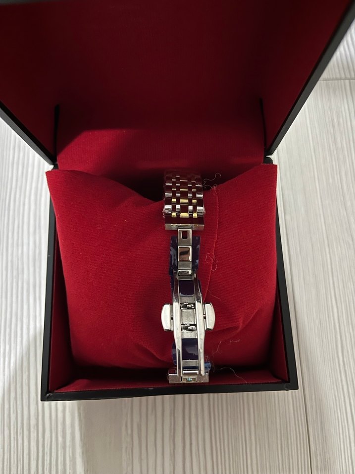 Versace Altın Renkli Kadın Kol Saati - Görsel 3