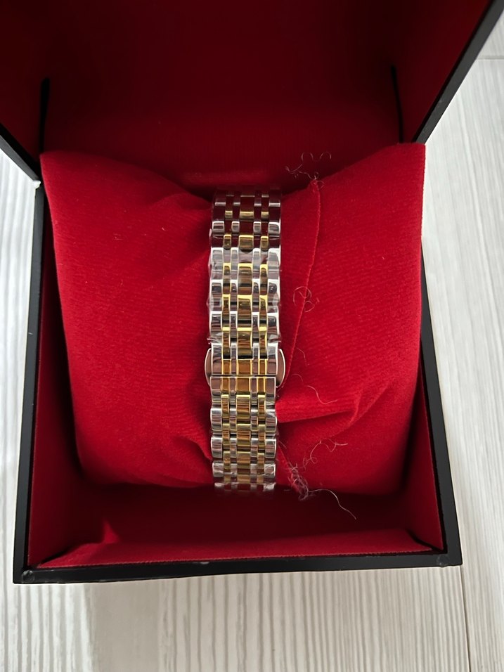 Versace Altın Renkli Kadın Kol Saati - Görsel 2