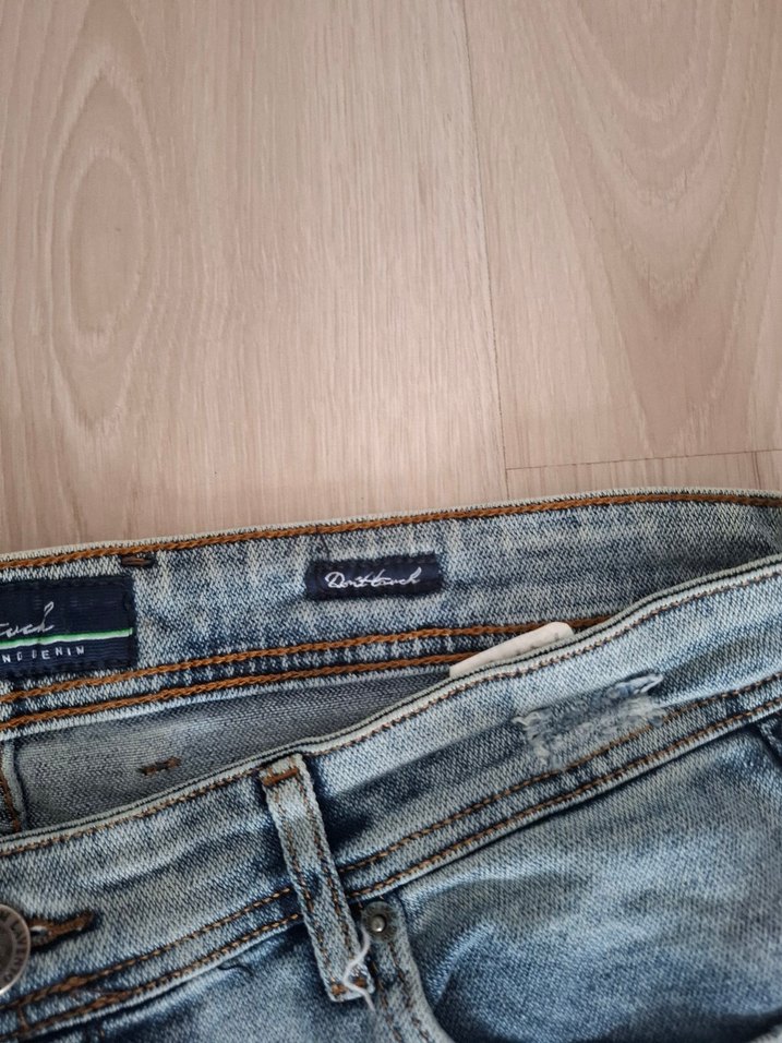Gri Denim Mini Şort - Rahat Kesim - Görsel 3