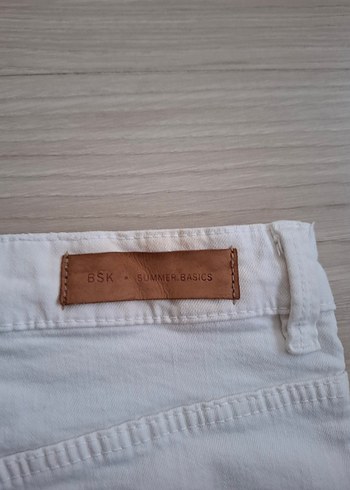 38 Beden Beyaz Mini Kot Şort
