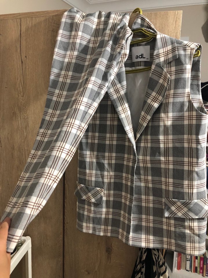 Düğmeli Gri Ekose Desenli Kolsuz Yelek - Görsel 3