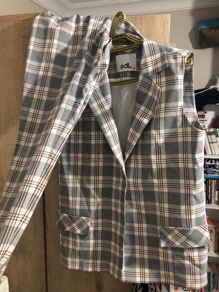 Düğmeli Gri Ekose Desenli Kolsuz Yelek - Görsel 2