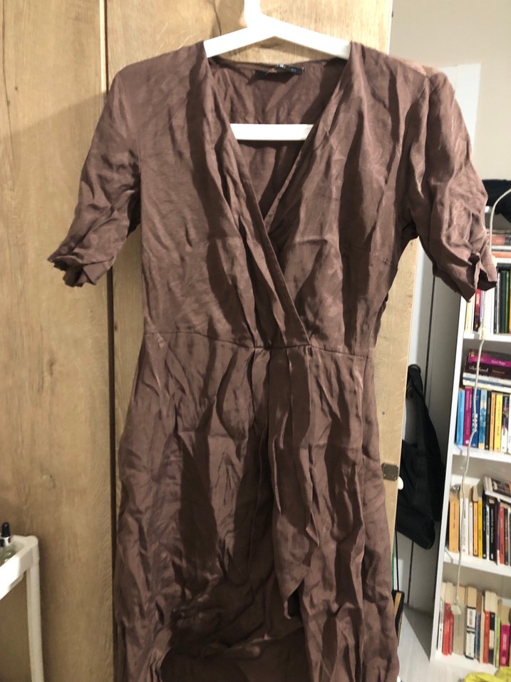 V Yaka Kısa Kollu Midi Kahverengi Elbise - Görsel 2