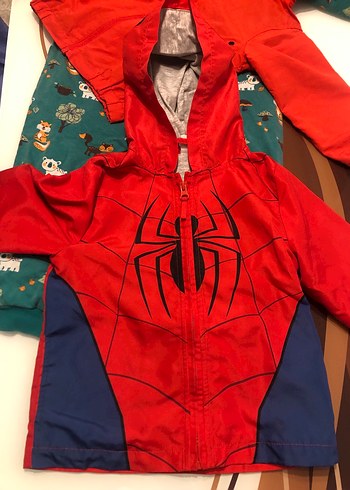 Kırmızı Baskılı Erkek Çocuk Yağmurluk - Görsel 2