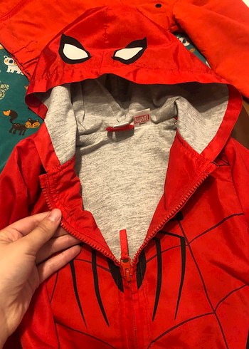 Kırmızı Baskılı Erkek Çocuk Yağmurluk - Görsel 4