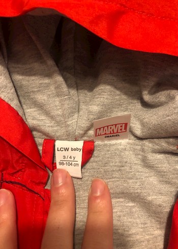 Kırmızı Baskılı Erkek Çocuk Yağmurluk - Görsel 3