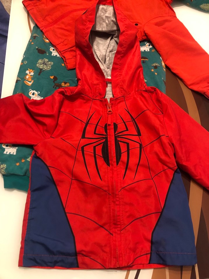 Kırmızı Baskılı Erkek Çocuk Yağmurluk - Görsel 2