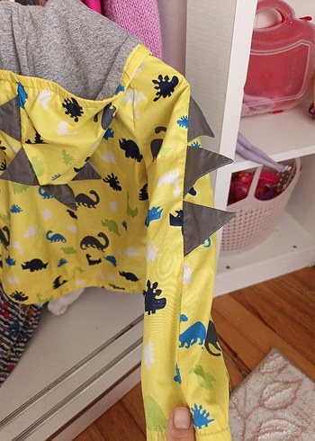 Kapüşonlu Sarı Dinozor Desenli Erkek Yağmurluk - Görsel 3